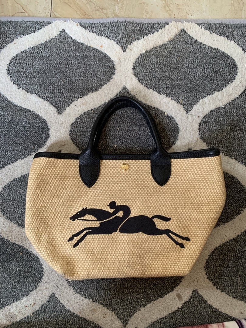 Longchamp planier (Category: Tote Bags) located in General Santos City (Dadiangas). Submitted by jancocoby (Listing ID 1467179061, Image 2). Description: Good as new Preoved Missing lng po sling nya d alam san nailagay .