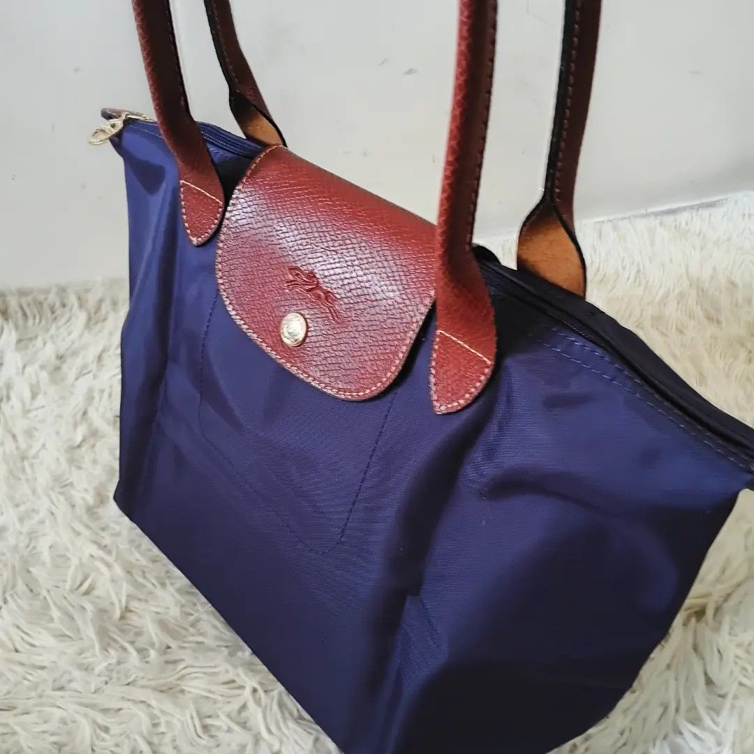 CLEARANCE SALE! Longchamp Tote (Category: Tote Bags) located in Paranaque City. Submitted by raenjavi (Listing ID 1467187557, Image 2). Description: Php550.
