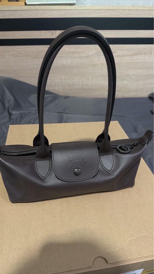 longchamp xtra bag (Category: Luxury Bags & Wallets) located in Bacolod City. Submitted by myjea_. (Listing ID 1467347452, Image 1). Description: used for a day original no issues or flaws.