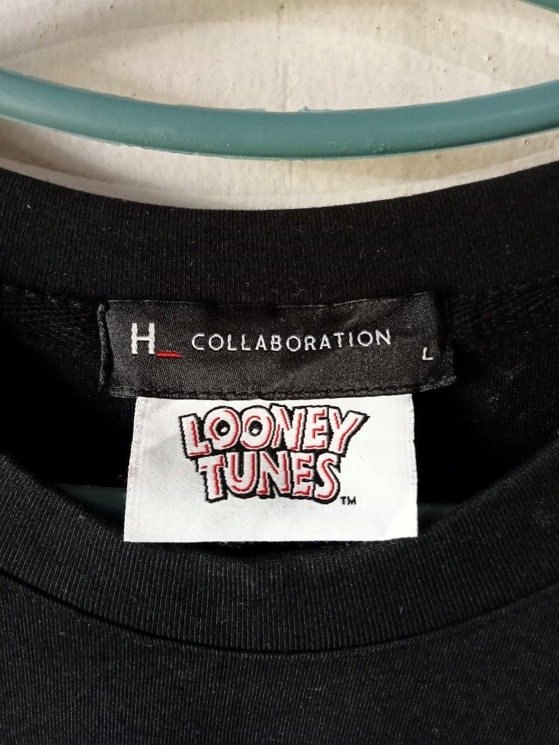 Looney Tunes Tasmanian Devil Pocket Tee (Category: Tshirts & Polo Shirts ) located in Cabadbaran. Submitted by reizen_ace051823 (Listing ID 1461177526, Image 3). Description: - good condition 9.5/10 - no issue - size large on tag - dimes 28.5 / 22.