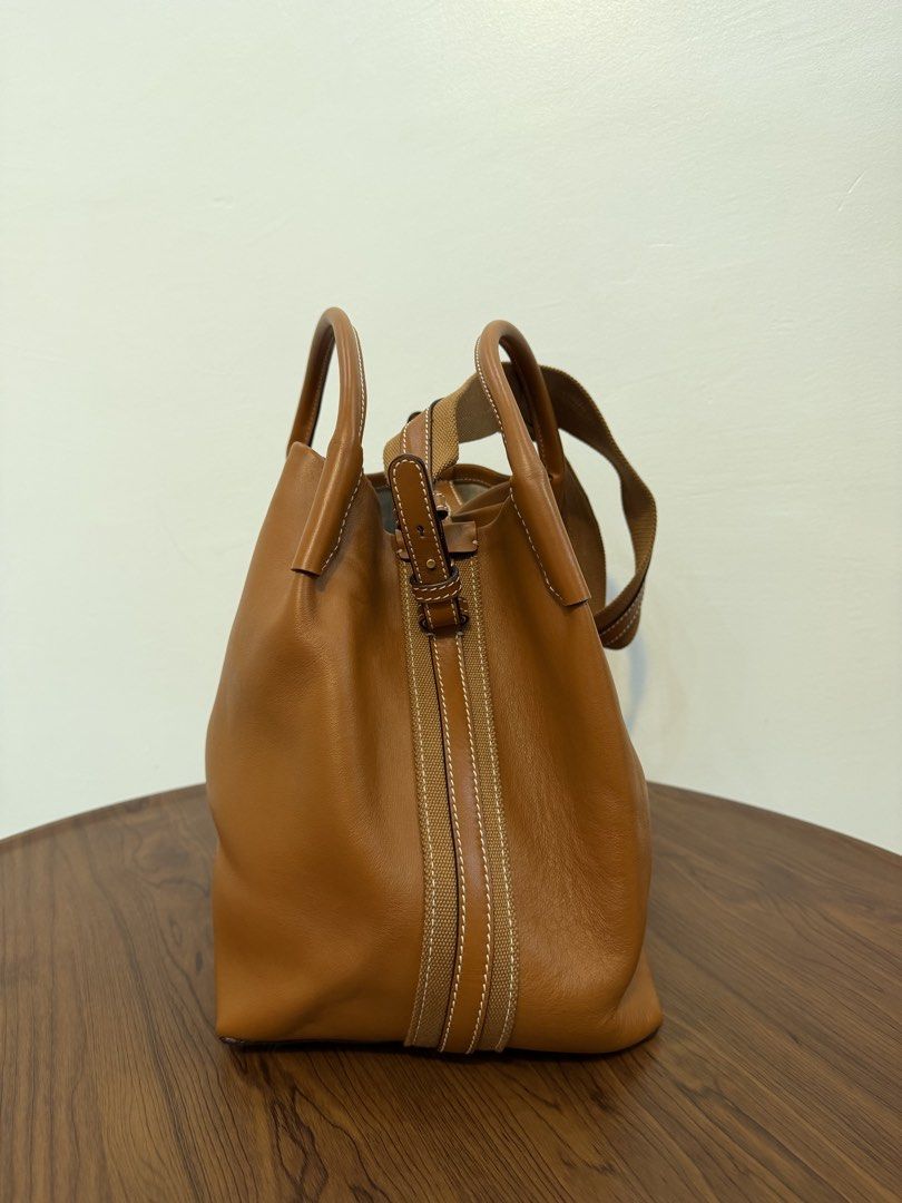 Loro Piana Bucket Bag medium (Category: Luxury Bags & Wallets) located in San Fernando. Submitted by gbagscollection (Listing ID 1467292356, Image 2). Description: Genuine leather No issue Like new Ganda ng leather.