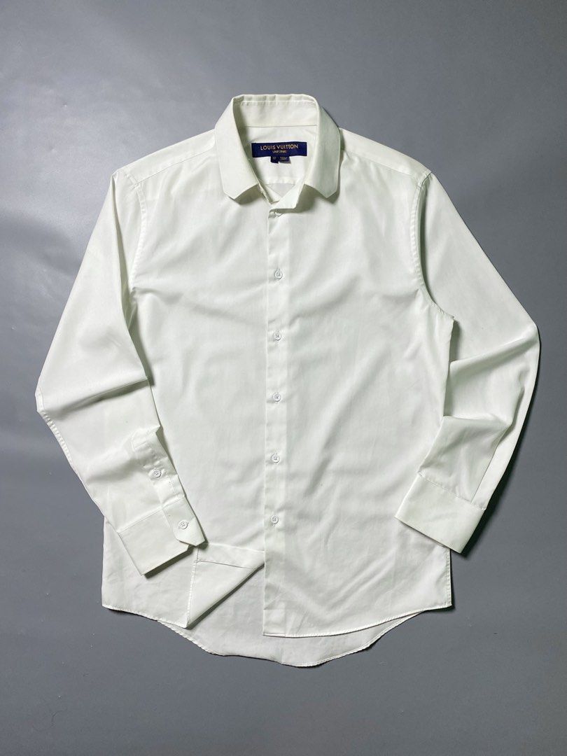 Louis Vitton Uniforms White Button Down ( As New ) (Category: Luxury Apparel) located in Las Pinas. Submitted by reluxearchive (Listing ID 1467343748, Image 1). Description: Measurements ( Inches ) Width : 20 Length : 27 Condition : 10/10 Color Rate : 10/10 Flaws / Issues : None Price : 2800 📍100 % Authentic 📍What you see is what you get 🚚 Lbc | J&t | Lalamove | Dhl.