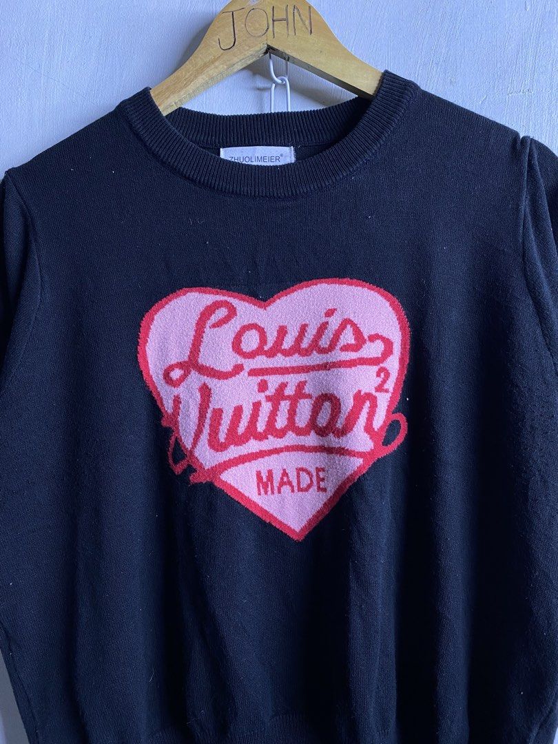 Louis vuittion (Category: Luxury Apparel) located in Tacurong. Submitted by jayve_ukaysell (Listing ID 1467347201, Image 2). Description: LV knitted 𝐒𝐈𝐙𝐄: MEDIUM 𝐂𝐎𝐋𝐎𝐑 𝐑𝐀𝐓𝐄 :9.5/10 𝐂𝐎𝐍𝐃𝐈𝐓𝐈𝐎𝐍: Asnew 𝐈𝐒𝐒𝐔𝐄: ❌ 𝐌𝐈𝐍𝐄:500.