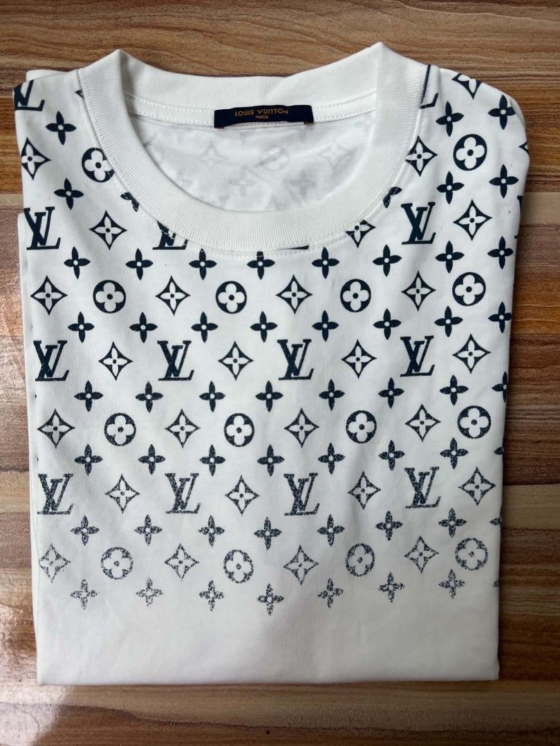 LOUIS VUITTON (Category: Tshirts & Polo Shirts ) located in Davao. Submitted by chadbryenrimdan (Listing ID 1467203684, Image 1). Description: ✅ Brand new ✅jnt courier shipped na item ✅size large.