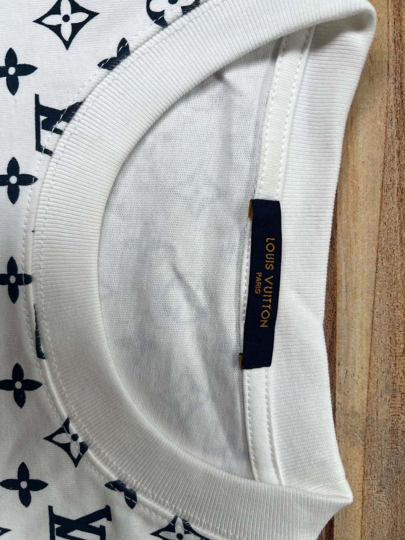 LOUIS VUITTON (Category: Tshirts & Polo Shirts ) located in Davao. Submitted by chadbryenrimdan (Listing ID 1467203684, Image 2). Description: ✅ Brand new ✅jnt courier shipped na item ✅size large.