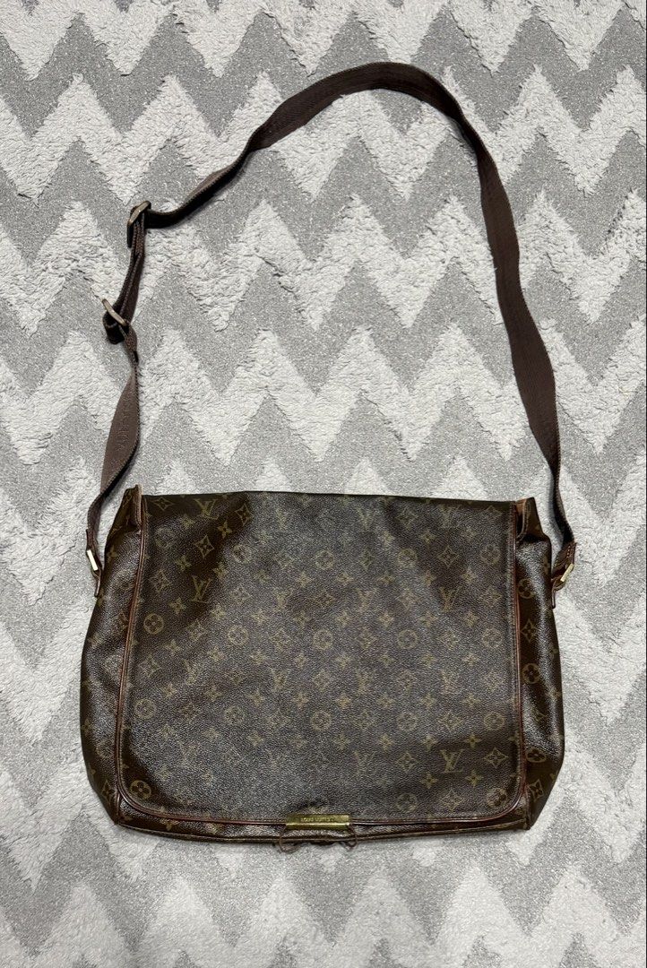 Louis Vuitton - Vintage Monogram Messenger Bag (Category: Briefcases) located in Cavite. Submitted by commoncourtesy (Listing ID 1467344532, Image 1). Description: Please check the photos for the sign of usage .