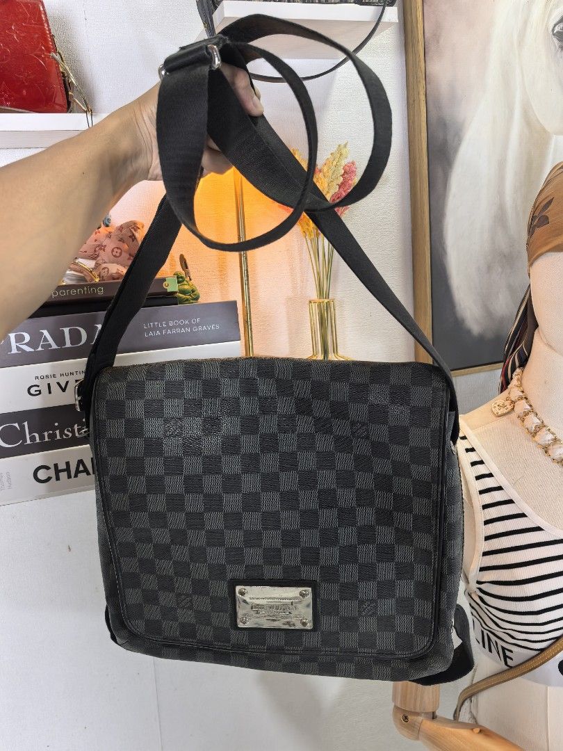 Louis Vuitton monogam bag (Category: Luxury Bags & Wallets) located in Baguio. Submitted by ashzachary (Listing ID 1467306788, Image 2). Description: Louis Vuitton monogam Condition :Excellent condition Color rate 10/10 Size :large Coded:sp0008 No issues No flaws Super ganda sa personal Pm. More details Good quality Plsss 📌No Bogus 📌No return MOP What you see is what you get PALAWAN, CEBUNA GCASH AND BDO Reminder😊 We're selling thrifted clothe