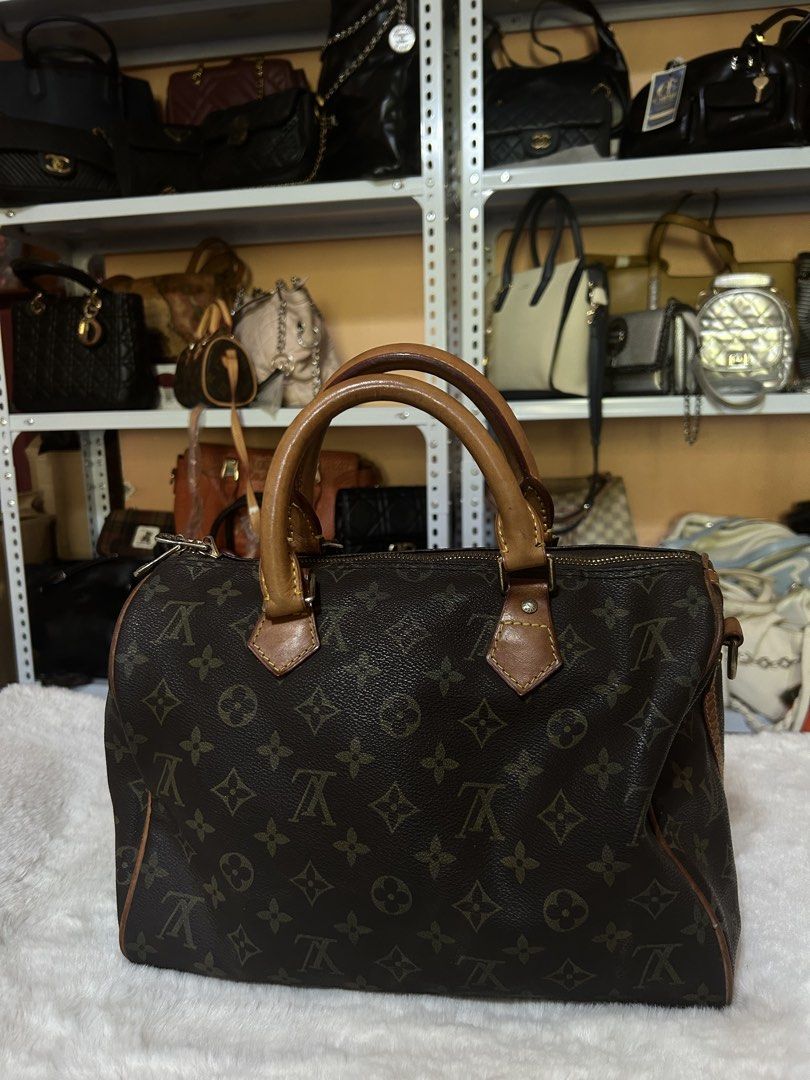 Louis Vuitton Monogram Canvas Speedy Bag (Category: Luxury Bags & Wallets) located in Valencia. Submitted by carmzfindsph (Listing ID 1467179520, Image 3). Description: Louis Vuitton Monogram canvas duffel bag. Classic brown print with tan leather handles and trim. Rolled leather top handles, brass zipper closure, and side D-rings attached to the leather strips. Iconic style with structured shape. 🤎 LV Monogram Handbag ✅ LV-engraved zipper pull 