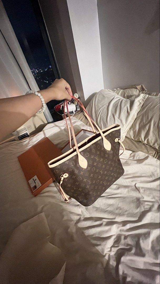 Louis Vuitton Monogram Neverfull Tote Bag NEVER USED (Category: Luxury Bags & Wallets) located in Manila. Submitted by dianavictoriano (Listing ID 1467327614, Image 2). Description: - Monogram canvas tote with premium cowhide leather trim - Elegant gold-tone hardware and classic red striped textile lining - Includes matching detachable zippered pouch - Structured base with side laces to easily adjust capacity - Dual comfortable shoulder straps - 