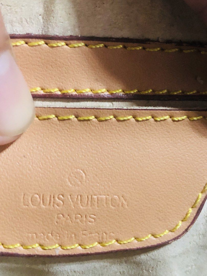 Louis Vuitton Monogram Pochette Accessories Handbag (Category: Luxury Bags & Wallets) located in Manila. Submitted by noemiaspa1702 (Listing ID 1467245363, Image 2). Description: - Brand: Louis Vuitton - Material: Classic Monogram canvas with Vachetta leather strap - Hardware: Gold-tone with secure zipper closure - Authenticity details: Hot stamp reads 'Louis Vuitton Paris made in France', Date code: M51980 - Condition: Well-maintained, guarantee