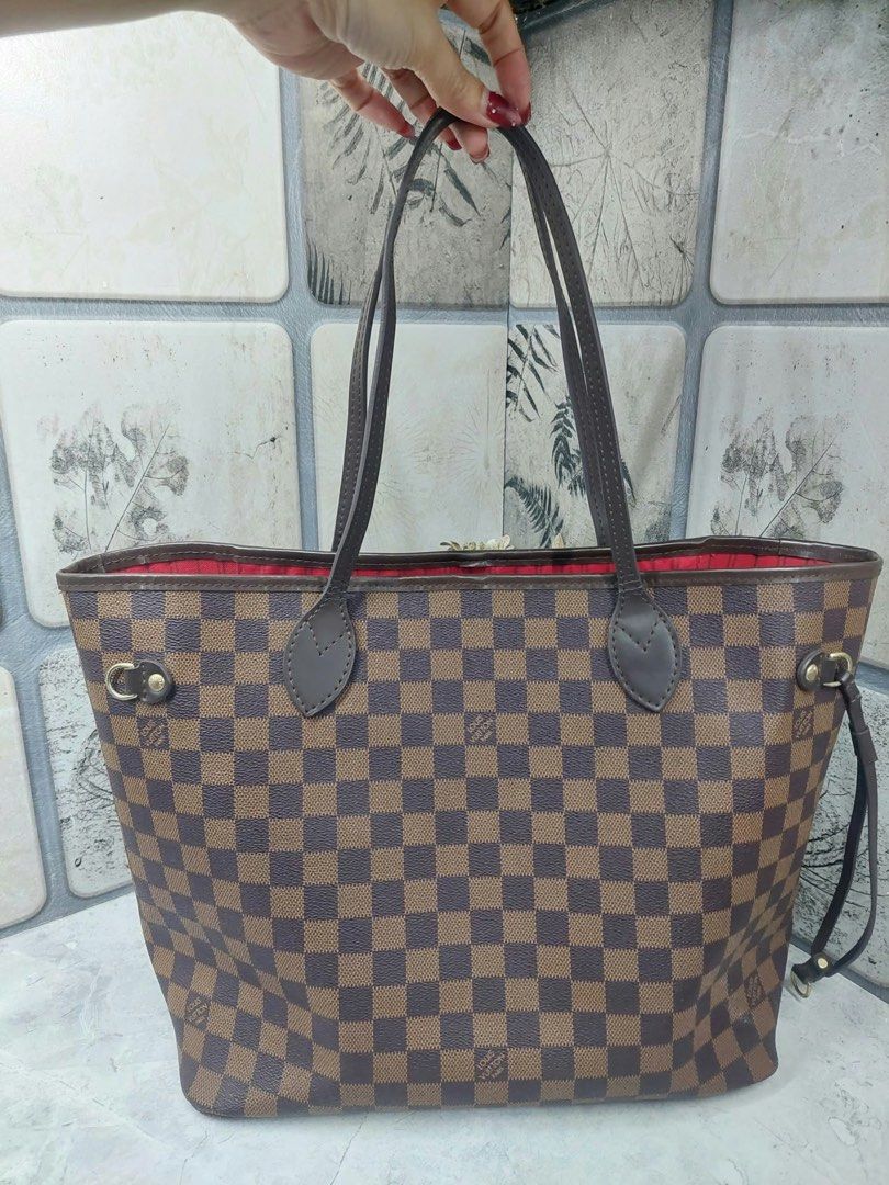Louis Vuitton Neverfull (Category: Luxury Bags & Wallets) located in Angono. Submitted by kkuroset (Listing ID 1467301359, Image 3). Description: vintage from japan.