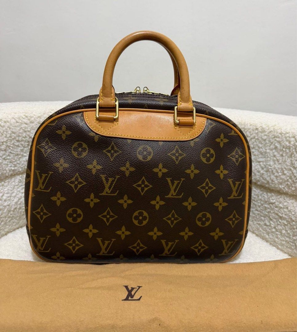 Louis Vuitton Trouville Monogram Handbag (Category: Luxury Bags & Wallets) located in Pasig City. Submitted by sheyfabph (Listing ID 1467182991, Image 3). Description: Authentic LV Trouville Monogram Maputi pa with dustbag 26k.