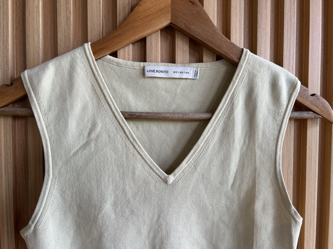 Love bonito (Category: Sleeveless) located in Lipa City. Submitted by thyra06 (Listing ID 1467198568, Image 3). Description: Lb top good as new .