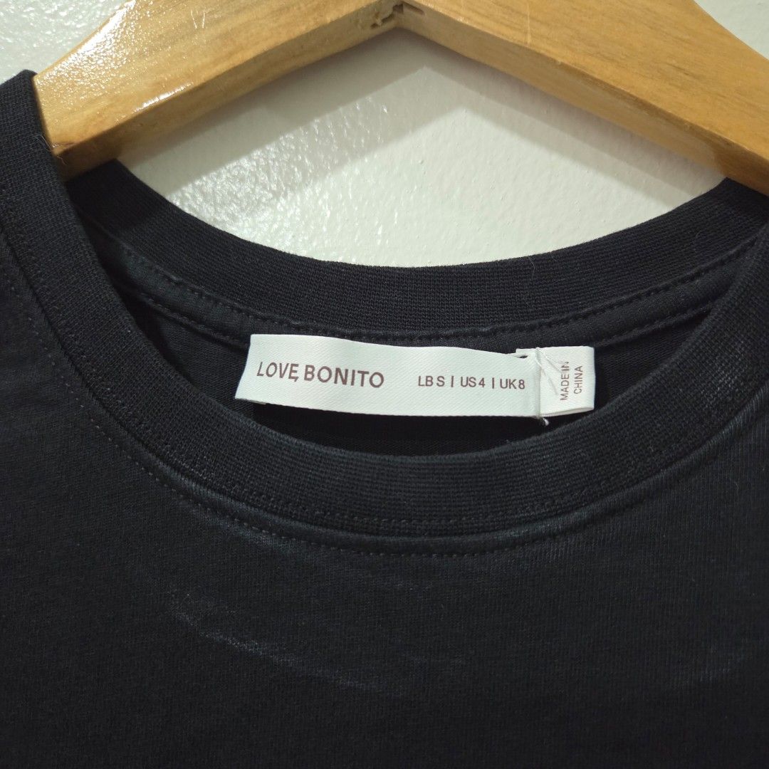 Love Bonito Avery Round Neck Tee (Category: Shirts) located in San Nicolas. Submitted by mllc523 (Listing ID 1467204706, Image 3). Description: Brand: Love Bonito Color: Black Size: S Design: Crew neck, versatile basic Condition: Clean and neatly stored.