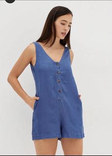 (Category: ) located in . Submitted by clearmywardrobe13 (Listing ID 1467187981, Image 1). Description: .