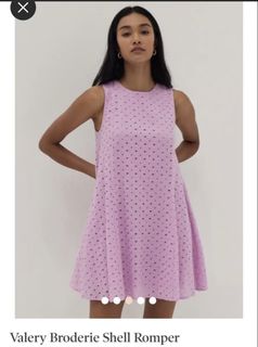 (Category: ) located in . Submitted by clearmywardrobe13 (Listing ID 1467183226, Image 1). Description: .