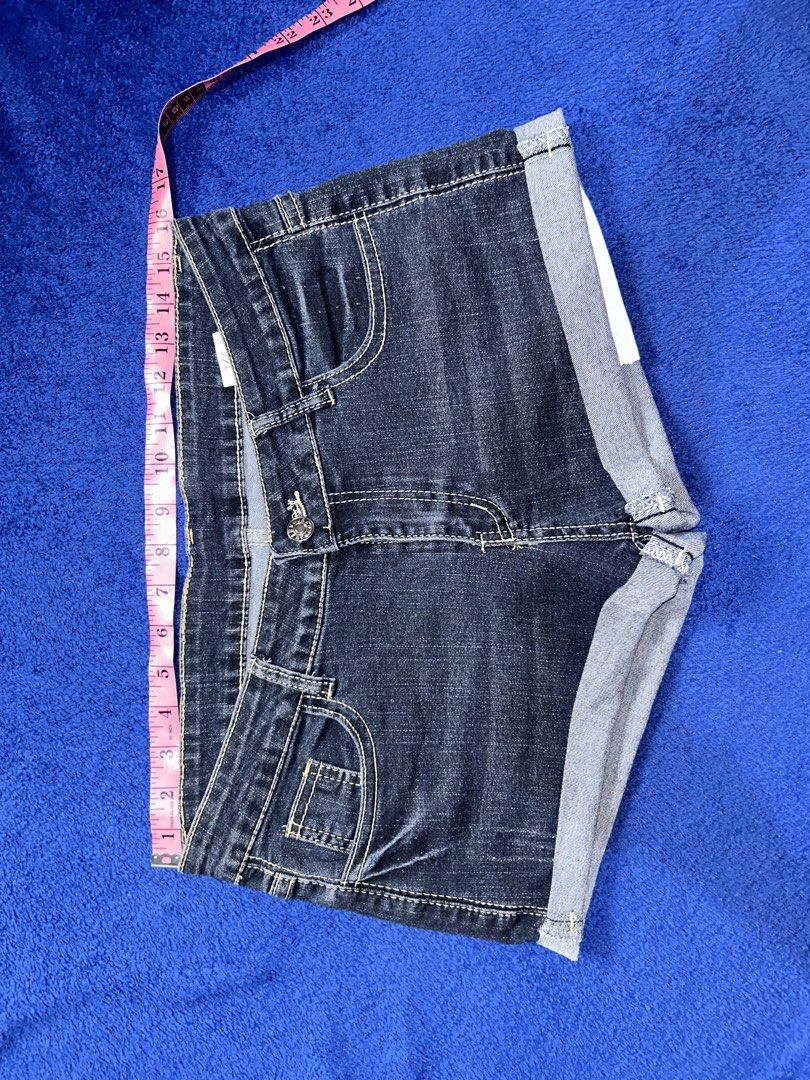 LOW WAISTED FOLD OVER SHORTS IN DARK BLUE (Category: Shorts) located in Manila. Submitted by declutter_lala (Listing ID 1467348967, Image 3). Description: Waist: 32 stretchy Length: 9.5 folded Rise: 8.5 - used once only ♡ Buyers are kindly asked to set expectations accordingly ♡ Color may vary due to lighting ♡ Please ensure you are familiar with your size ♡ Strictly no reservation, first to pay basis only ♡ No cancellation, return, refund ♡ MOP: