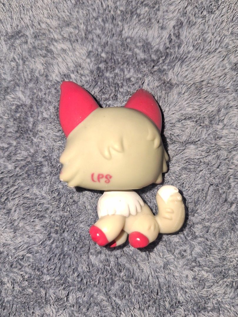 LPS G7 #25 wolf cat custom base (Category: Kids Toys) located in Manila. Submitted by livelaughlove_lps (Listing ID 1467197496, Image 2). Description: 𑣲⋆｡˚ auth lps wolf cat custom base 𑣲⋆｡˚ -repainted the face but was not able to finish it so I removed it nalang mod: j&t mop: gcash loc: Valenzuela.
