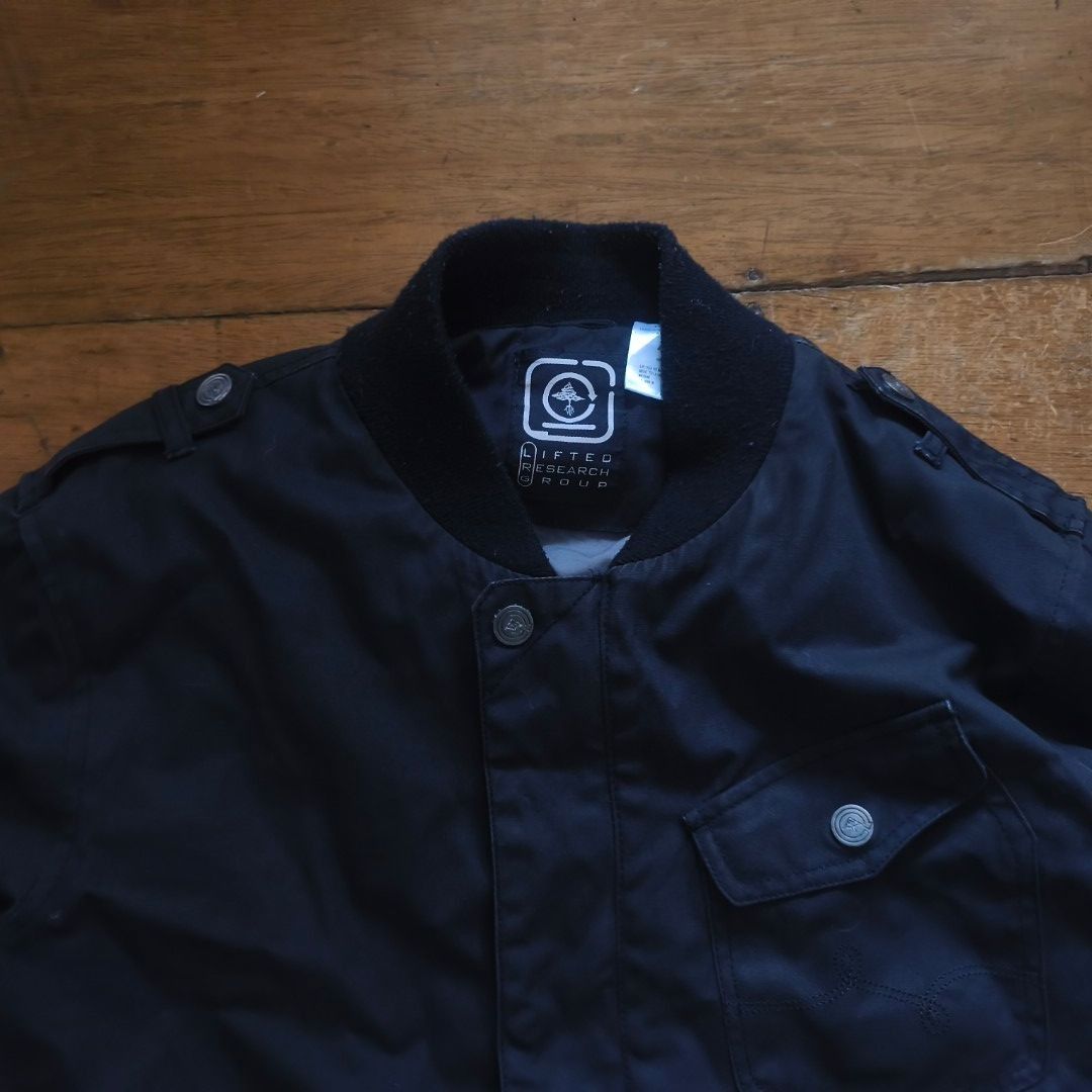 LRG no. 47 utility bomber jacket (Category: Coats, Jackets and Outerwear) located in Tayabas. Submitted by cat.b0i (Listing ID 1467255466, Image 2). Description: Size on tag: M Fitting: Men - Semi XL Women - XL ‎Length: 27 ‎Width: 21.5 ‎Shoulder: 18 ‎Arm Space: 9.5 ‎Sleeve Length: 25.5 ‎ ‎Color: Black Color Rate: 9 ‎Material: 80% wool, 29% acrylic properties: 100% cotton shell ‎Issues: lints and pills on lining, minor black fades, and small stain