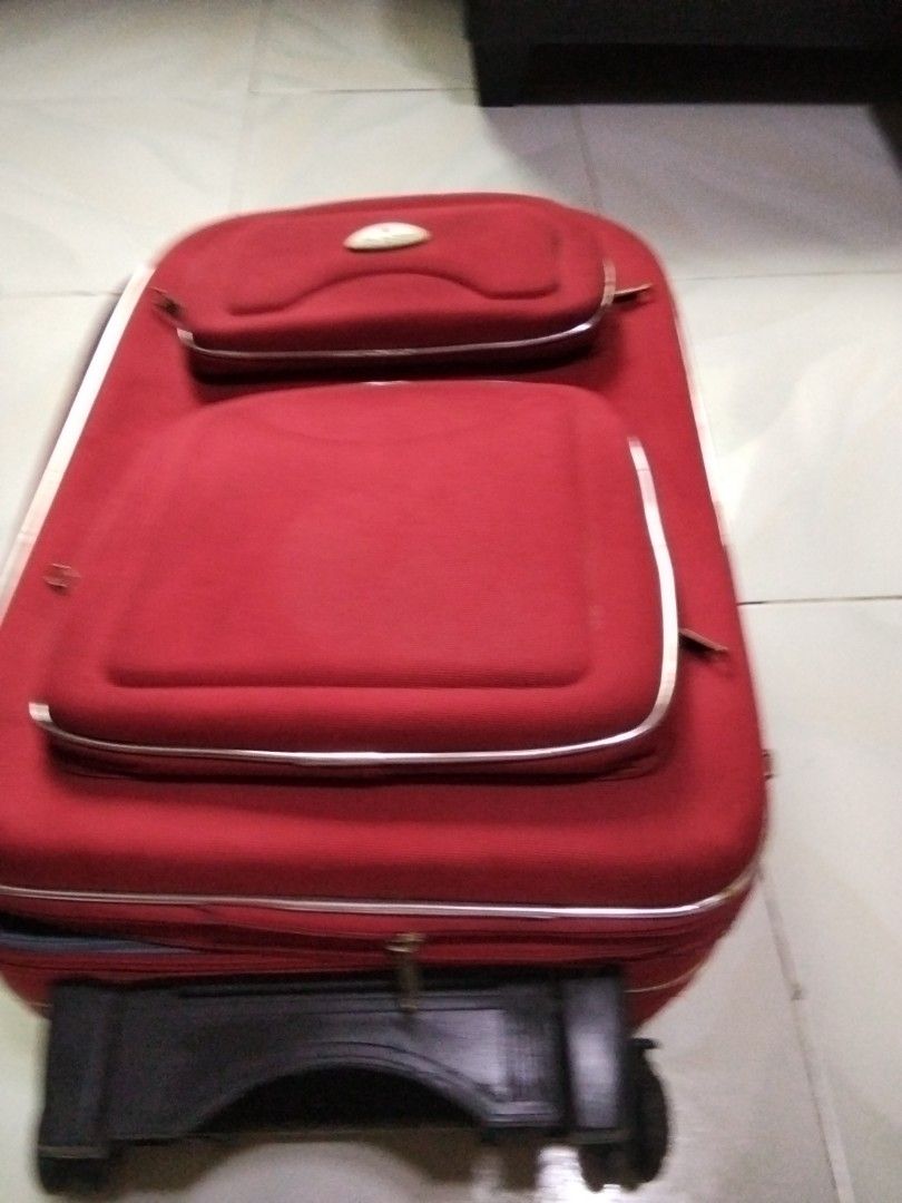 Luggage (Category: Luxury Bags & Wallets) located in Antipolo. Submitted by olayerm1213 (Listing ID 1467189350, Image 3). Description: red luggage well use zipper are in good condition.
