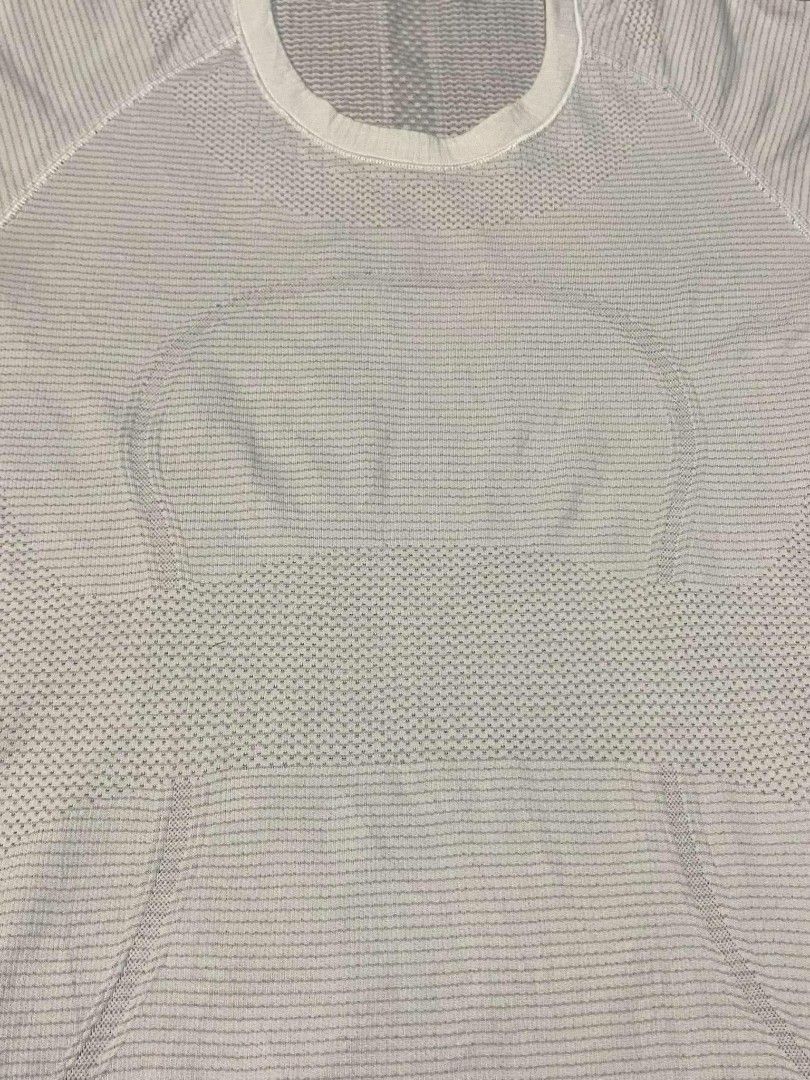 LULULEMON (Category: Activewear) located in Quezon City. Submitted by thrift.sta (Listing ID 1467209165, Image 3). Description: LULULEMON EXCELLENT NO FLAWS SIZE 6 350+SF.