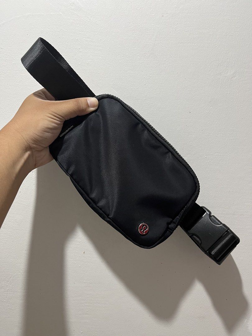 Lululemon - Everywhere - Belt Bag (Category: Luxury Bags & Wallets) located in Taguig. Submitted by chicpicked (Listing ID 1467220245, Image 2). Description: Lululemon - Everywhere - Belt Bag Authentic Good as new No flaws 1,800.