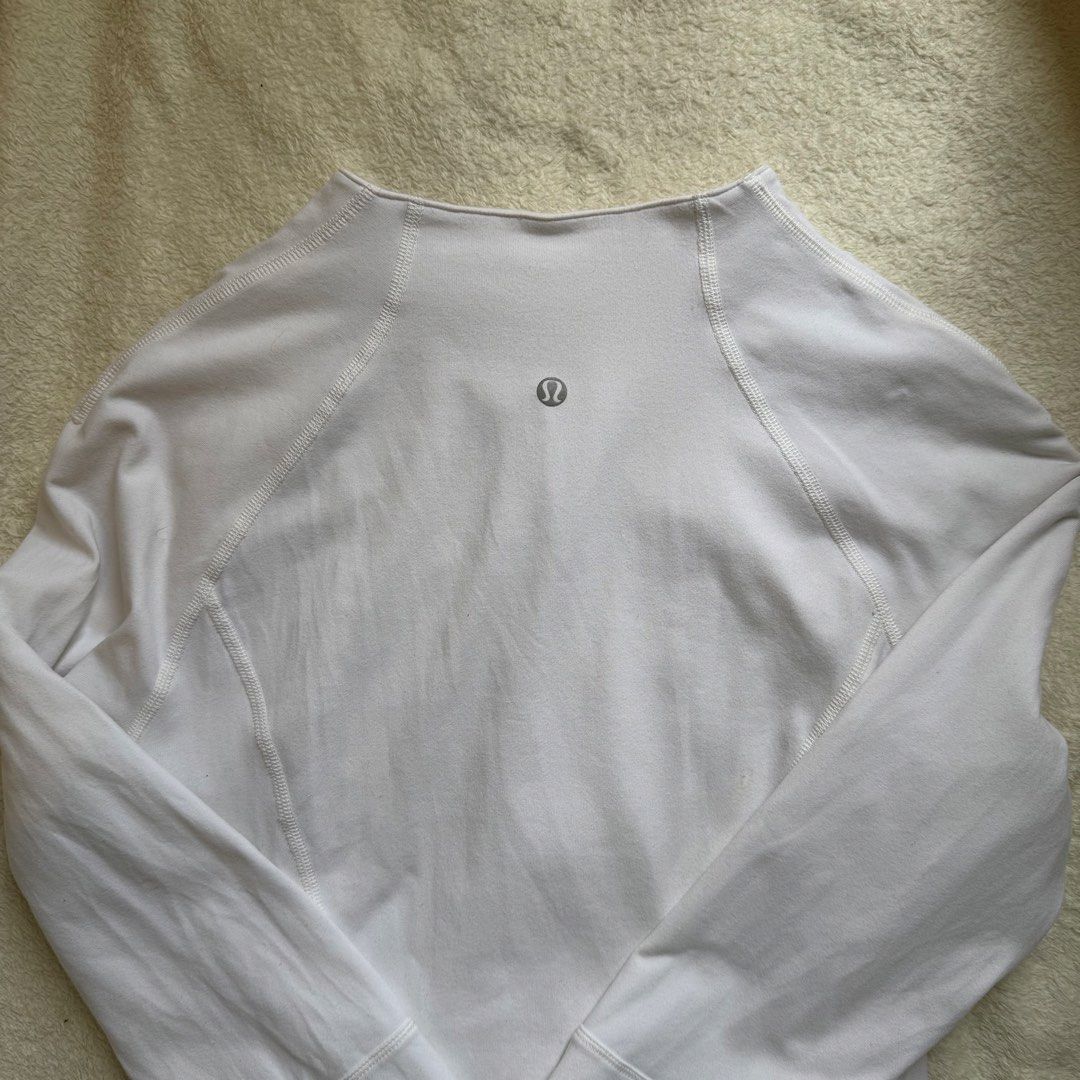 Lululemon Define Jacket (Category: Activewear) located in Mandaue City. Submitted by meh.soh (Listing ID 1467268452, Image 3). Description: Size: S-M •reversible jacket •authentic (original price: around 8,000) •with minimal stains Mode of Payment: Gcash Delivery: Maxim (df shouldered by buyer) Location: Cubacub, Mandaue.