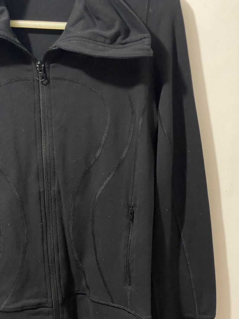 Lululemon Define Jacket (Category: Activewear) located in Caloocan City. Submitted by bea_d_ (Listing ID 1467302756, Image 2). Description: Lululemon Define Jacket in Black Size 4 Message me for more details! Thanks girlies!!.