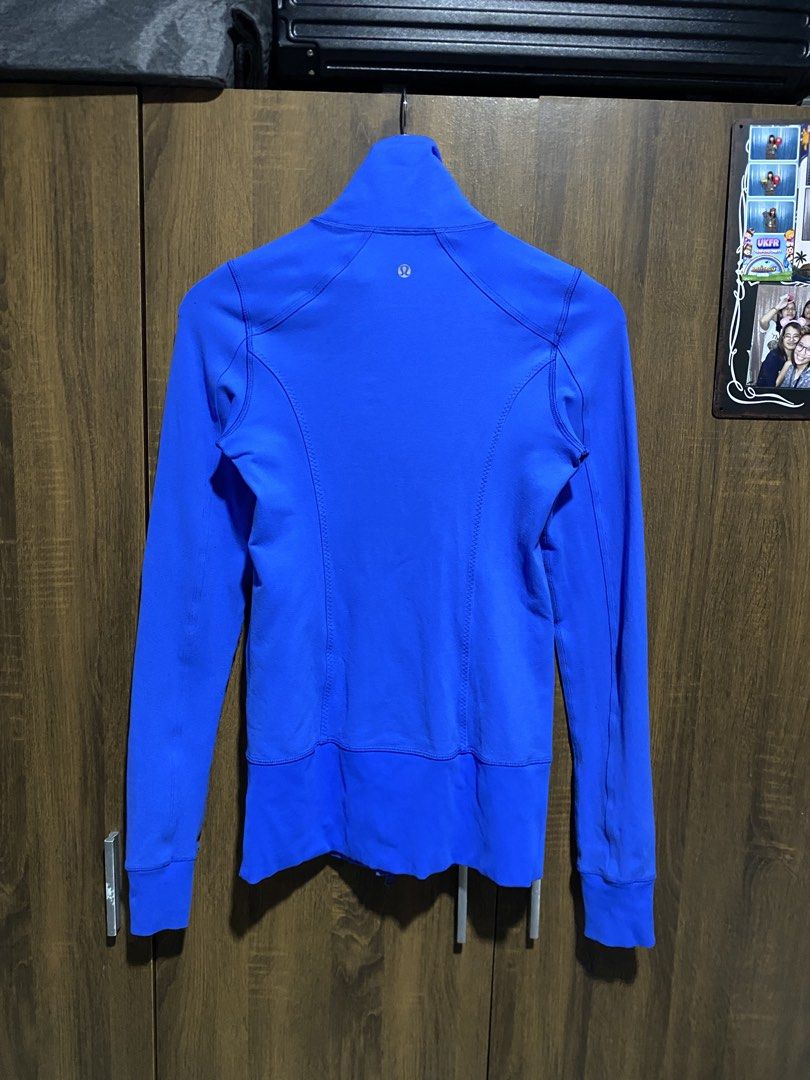 Lululemon Define Jacket Blue (Category: Coats, Jackets and Outerwear) located in Antipolo. Submitted by cogiestamaria (Listing ID 1467195233, Image 2). Description: - Authentic Lululemon Define Jacket in a gorgeous bright blue shade - size 4 - dimes W17-L25.5 - no issue - color rate 9,5-10 - excellent to as new - Fitted silhouette with contoured seam details for a flattering look - Full zip front with a chic high collar neck - Long sleeves comple
