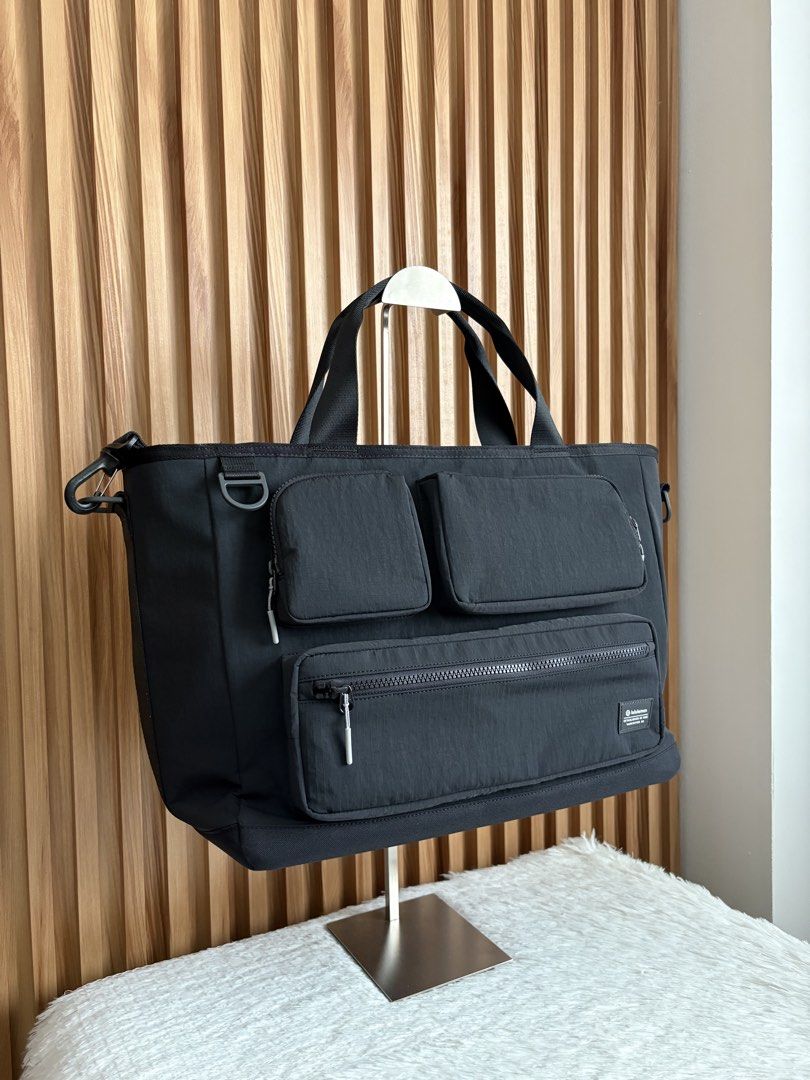 LULULEMON MULTI-POCKET TOTE BAG 19.5L (Category: Tote Bags) located in Imus. Submitted by dumpitlikeaqueen (Listing ID 1467233286, Image 2). Description: • Bag only; detachable pouch included • Open for layaway • Instagram Shop: @dumpitlikeaqueen.