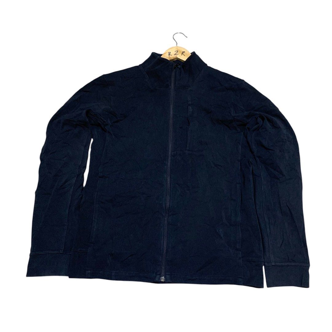 LULULEMON SOUJORN JACKET (Category: Activewear) located in Bula. Submitted by b3nedictpuk_ (Listing ID 1467306503, Image 1). Description: Size Medium Very good condition Need wash Authentic.