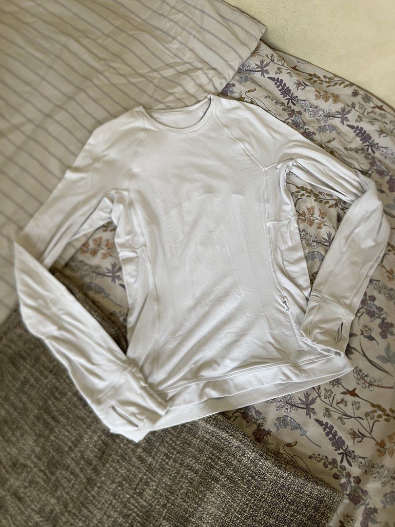 Lululemon top (Category: Activewear) located in Cebu City. Submitted by mr.kimdy1998 (Listing ID 1467220874, Image 1). Description: .