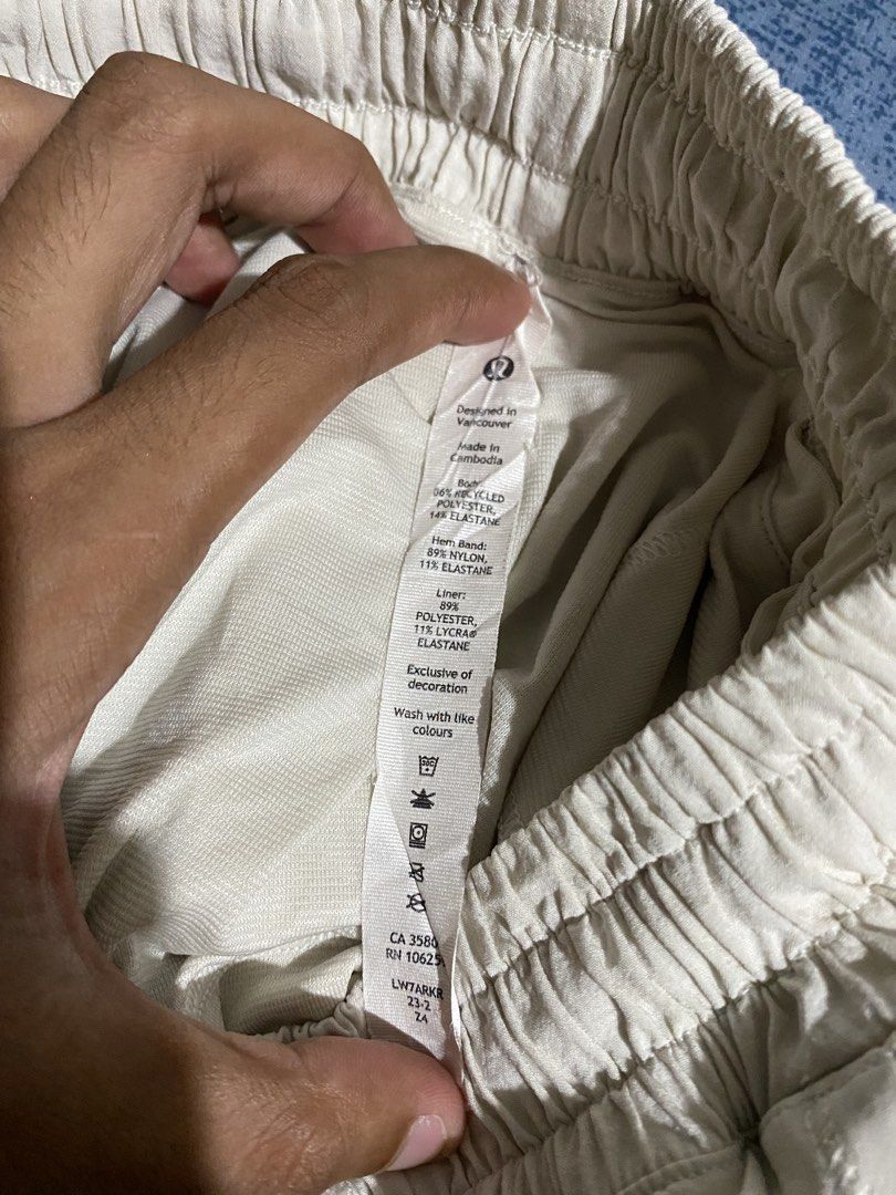 Lululemon Tracker Short V 4" athletic running shorts (Category: Activewear) located in Naga. Submitted by jamesarkkkk (Listing ID 1467304408, Image 3). Description: .