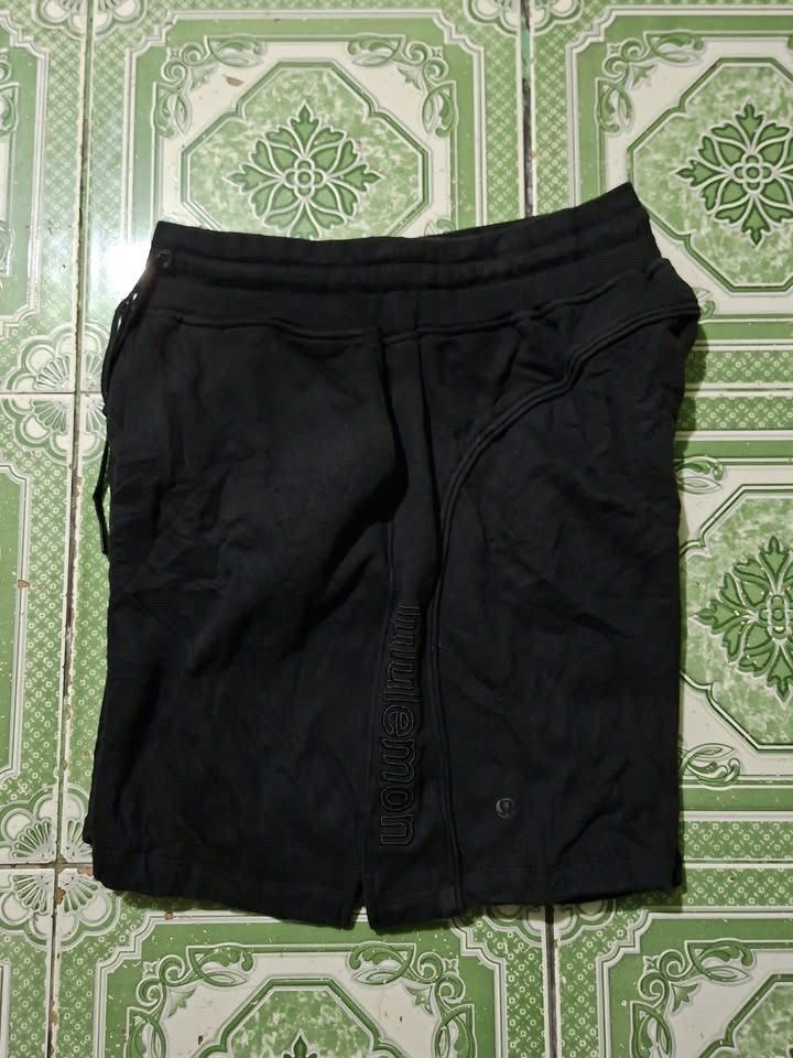 Lululemon Walk Short Cotton (Category: Shorts) located in Bulacan. Submitted by bleue.finds (Listing ID 1467327187, Image 1). Description: Lululemon Walk Short Cotton size medium as new no issue embroid design cut main tag.