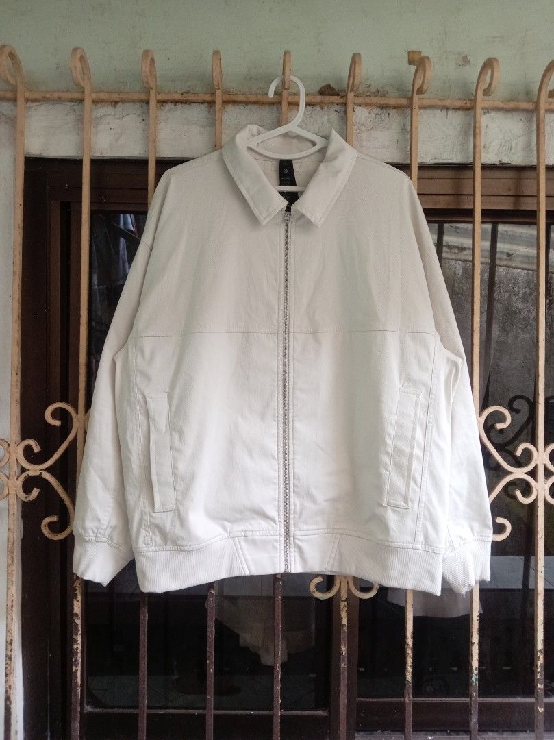 Lululemon Zip Jacket Off White Size S (Category: Coats, Jackets and Outerwear) located in Nagcarlan. Submitted by asd0606 (Listing ID 1467247720, Image 1). Description: Lululemon Twill Zip Jacket Dimes:23x27 Color Rate:9.8/10 or Better Excellent Condition Issue:Minimal lints on ribbings removable 2500+ship -Unisex.