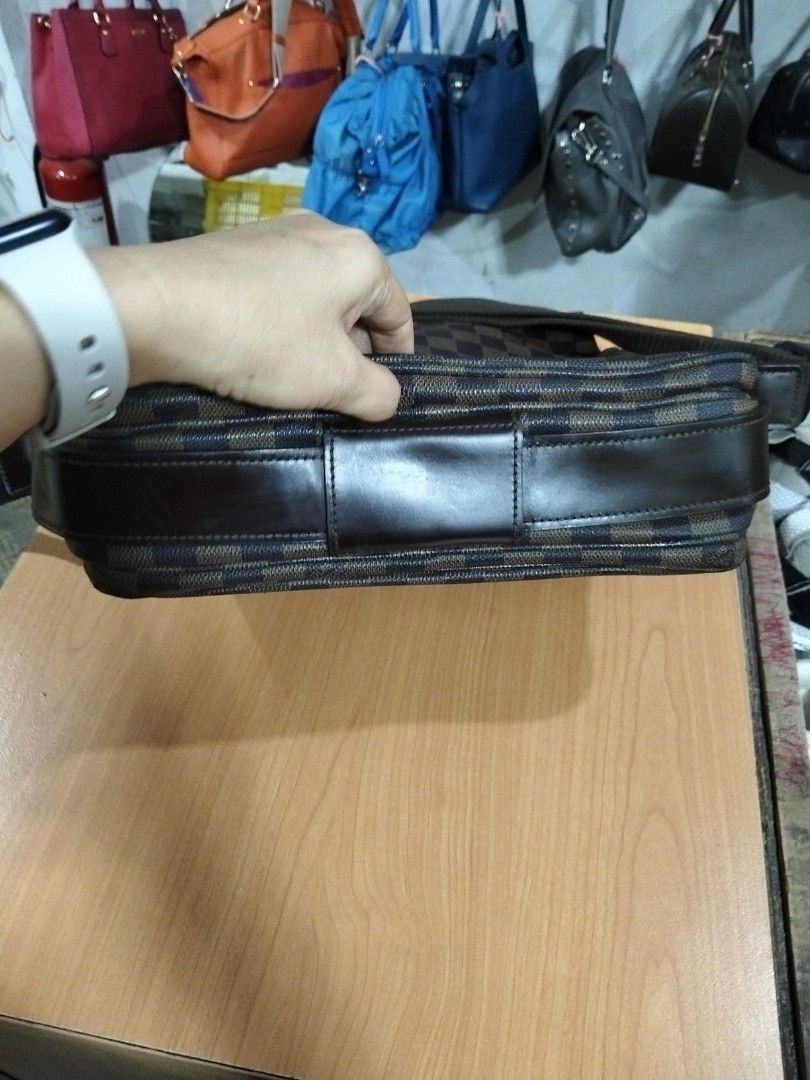 LV (Category: Cross-body Bags) located in El Salvador. Submitted by francheskaukayukay (Listing ID 1467281766, Image 3). Description: .
