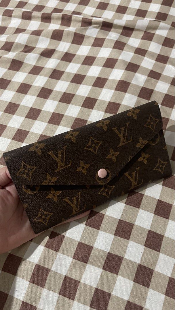 LV Monogram Canvas Long Wallet (Category: Luxury Bags & Wallets) located in Quezon City. Submitted by koichronicles (Listing ID 1467360812, Image 1). Description: 💯 guaranteed AUTHENTIC LV Wallet 2018 💸 Price is negotiable ✅ In excellent condition, only signs of usage ✅ No more packaging.