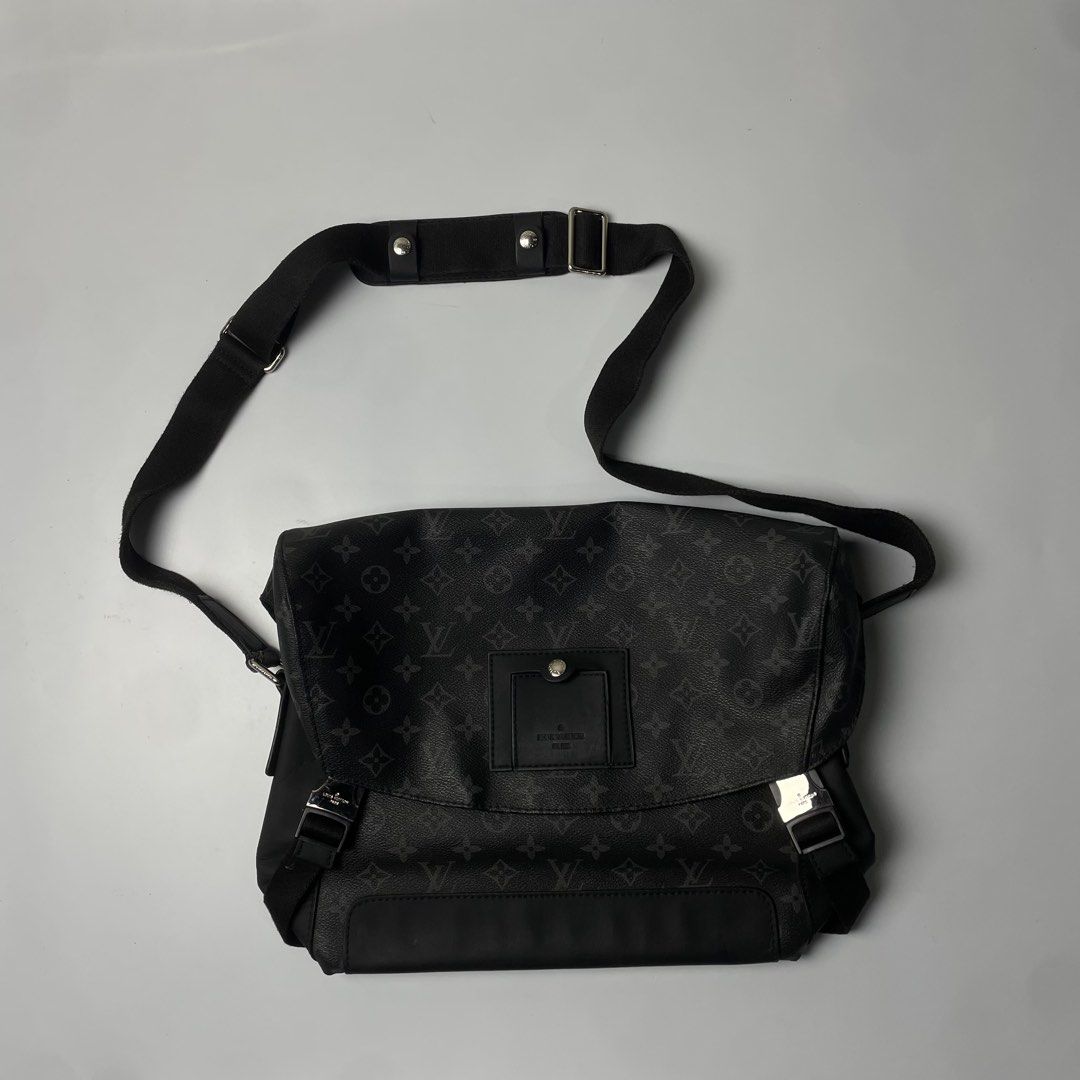 LV Monogram Eclipse Messenger PM Voyager Bag (Category: Luxury Bags & Wallets) located in Iloilo. Submitted by nextwearco_ilo (Listing ID 1467328365, Image 2). Description: LV Monogram Eclipse Messenger PM Voyager Bag • 9/10 condition • 10/10 Leather condition • Issue : last photo ₱ 10k nego .