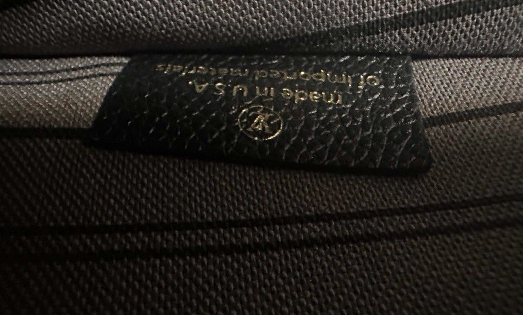 Lv pochette metis (Category: Luxury Bags & Wallets) located in San Pedro. Submitted by loveeofgoldiss (Listing ID 1467359666, Image 2). Description: .