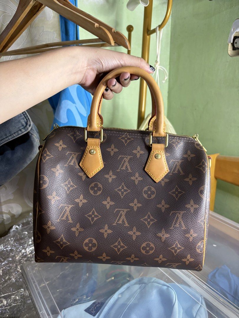 LV Speedy 25 with code (Category: Cross-body Bags) located in Malolos. Submitted by bag_gallery (Listing ID 1467236588, Image 1). Description: Coded 2019 model Prel0v3d bags Auth not guaranteed kayo nalang po mag pacheck. Replace sling.