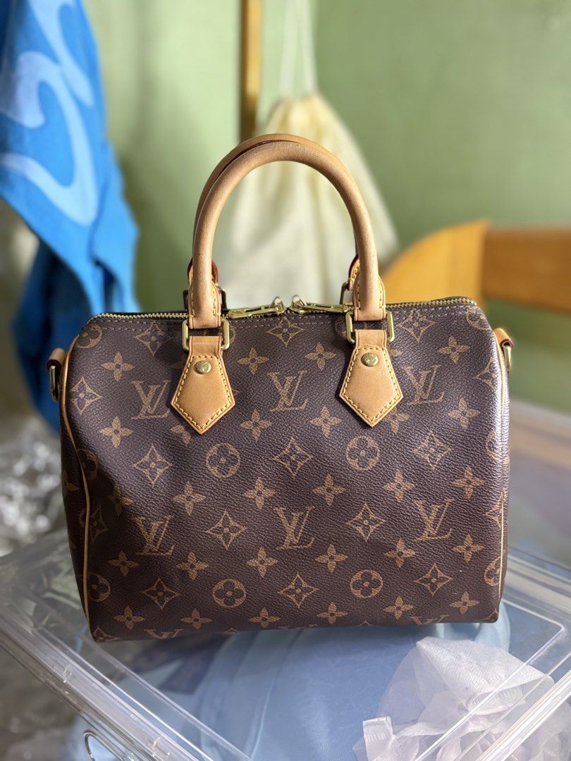 LV Speedy 25 with code (Category: Cross-body Bags) located in Malolos. Submitted by bag_gallery (Listing ID 1467236588, Image 2). Description: Coded 2019 model Prel0v3d bags Auth not guaranteed kayo nalang po mag pacheck. Replace sling.