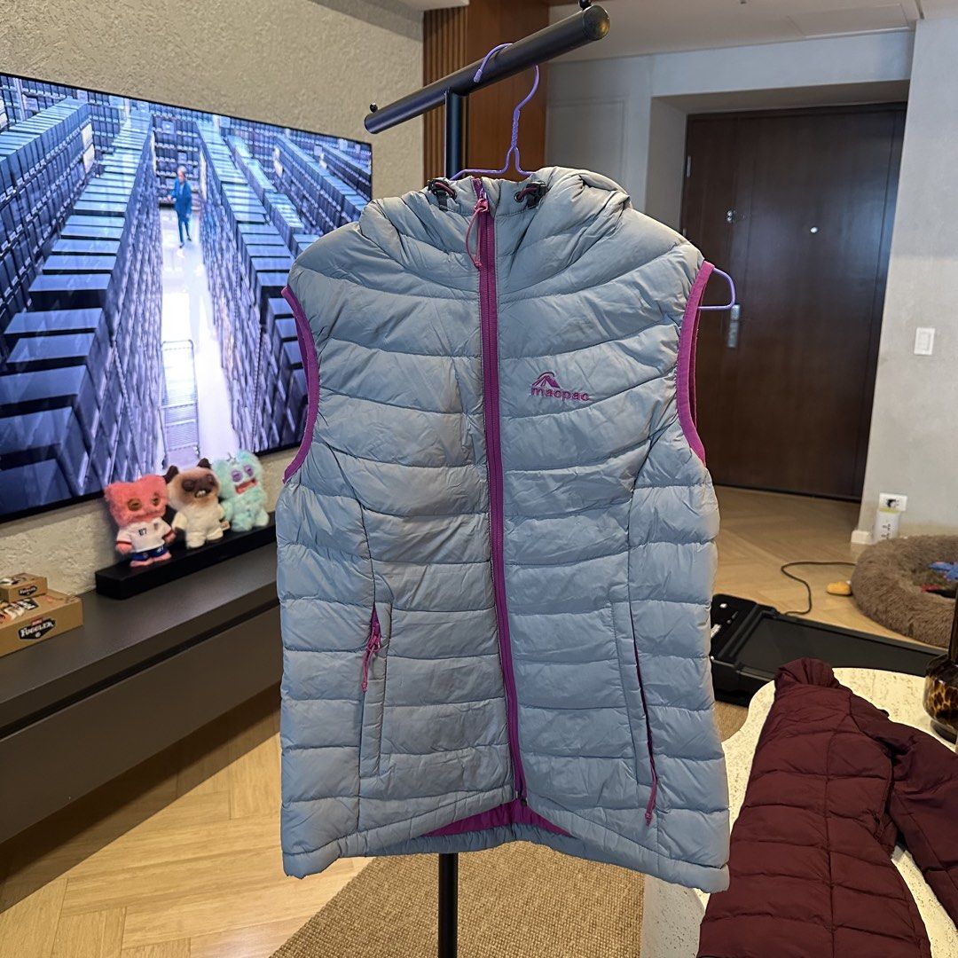 Macpac hooded puffer vest (Category: Coats, Jackets and Outerwear) located in Pasig City. Submitted by ynahperez (Listing ID 1467309078, Image 1). Description: .