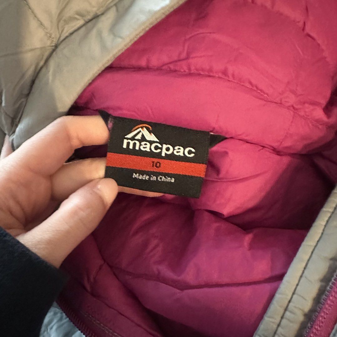 Macpac hooded puffer vest (Category: Coats, Jackets and Outerwear) located in Pasig City. Submitted by ynahperez (Listing ID 1467309078, Image 2). Description: .