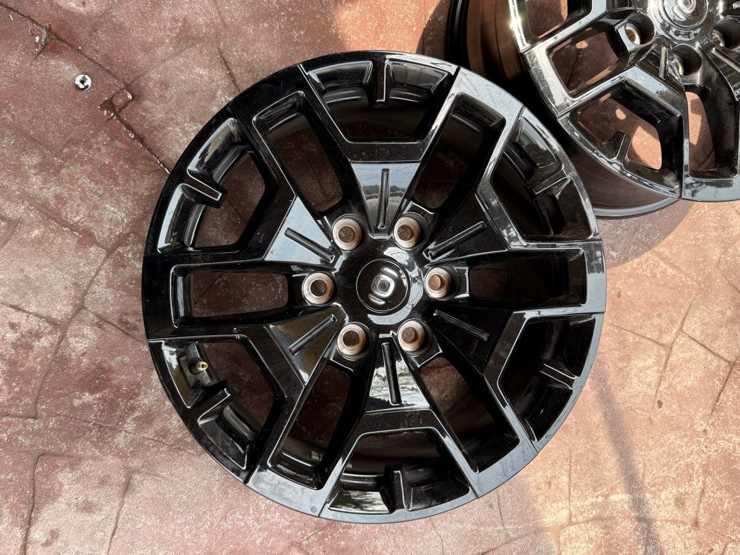 Mags 18 x 6 (Category: Mags and Tires) located in Quezon City. Submitted by chinoydragon (Listing ID 1467226055, Image 2). Description: Brand new stock mags from Changan hunter pick up almost new! Meet up makati or pasay.
