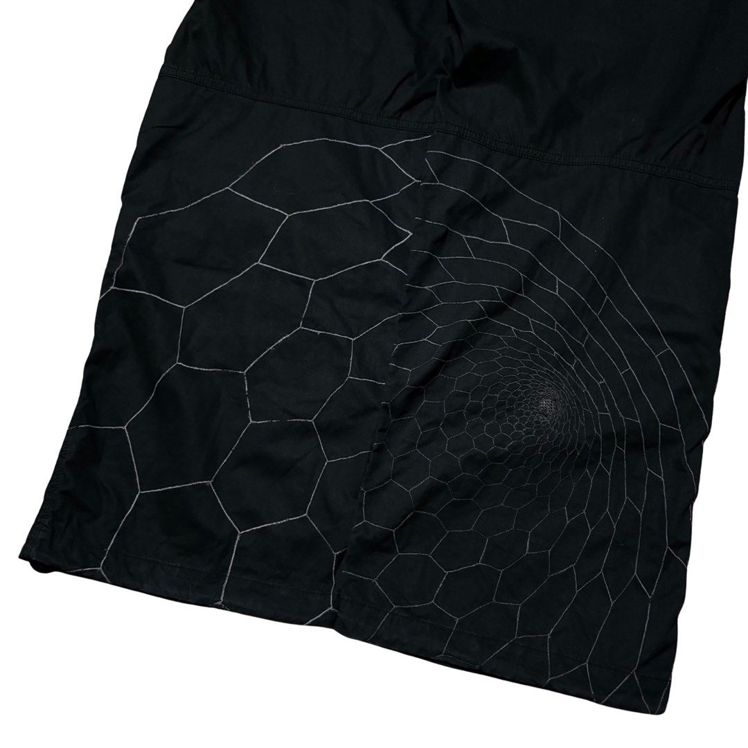 Maharishi Embroidered Web SnoPants (Category: Jeans) located in Muntinlupa City. Submitted by rtyfck (Listing ID 1467348535, Image 3). Description: Maharishi Embroidered Web SnoPants Details : •Width/Waist : 17(34) •Full Length : 42 •Front Rise : 12 •Inseam : 29 •Thigh : 13 •Knee : 11 •Leg Opening : 10 •Size : M •Issue : sign of use •Condition : Used •₱4,280.
