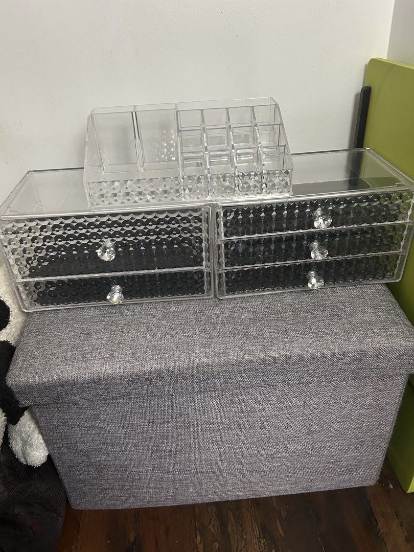 Make-Up / Accessory Organizer for Sale Php 340 (Category: Accessory Holder, Box & Organizers) located in Quezon City. Submitted by kicayscloset (Listing ID 1467175985, Image 1). Description: .