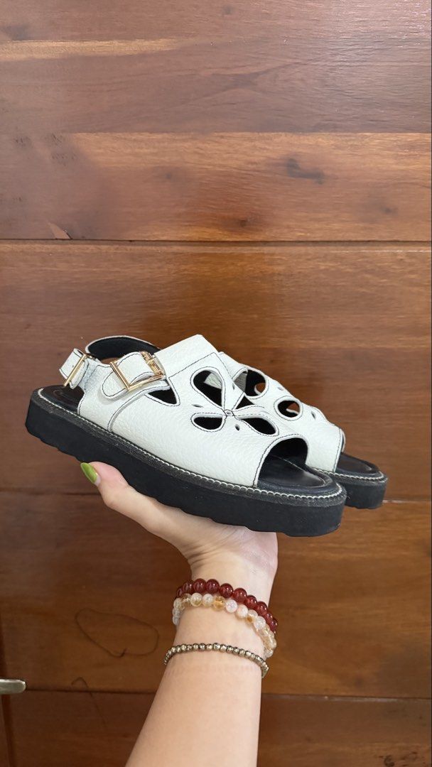 malayaswim.ph Sol sandals in White (Category: Sandals) located in Limay. Submitted by nimfalorraine (Listing ID 1467175658, Image 2). Description: Used only once No box included RFS: Decluttering.