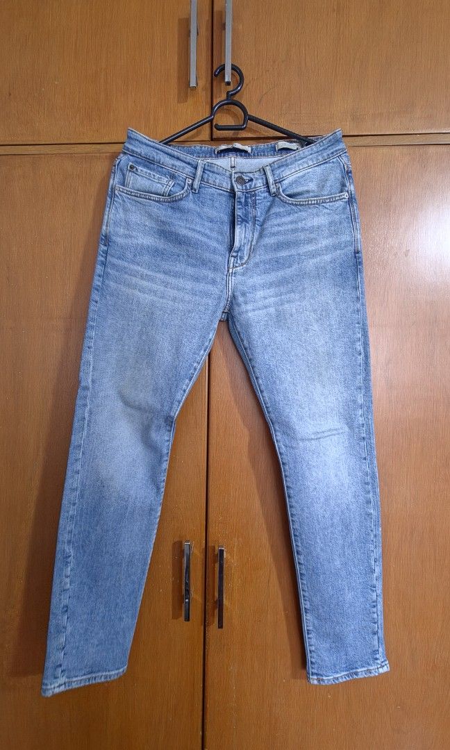 Mango Men's Jeans (Category: Jeans) located in Manila. Submitted by crslfinds (Listing ID 1467201531, Image 1). Description: *Mango Men's Jeans *Slim Tapered *Size 32.