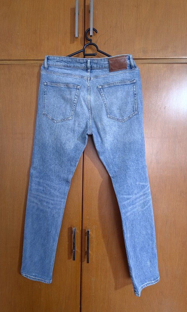 Mango Men's Jeans (Category: Jeans) located in Manila. Submitted by crslfinds (Listing ID 1467201531, Image 2). Description: *Mango Men's Jeans *Slim Tapered *Size 32.