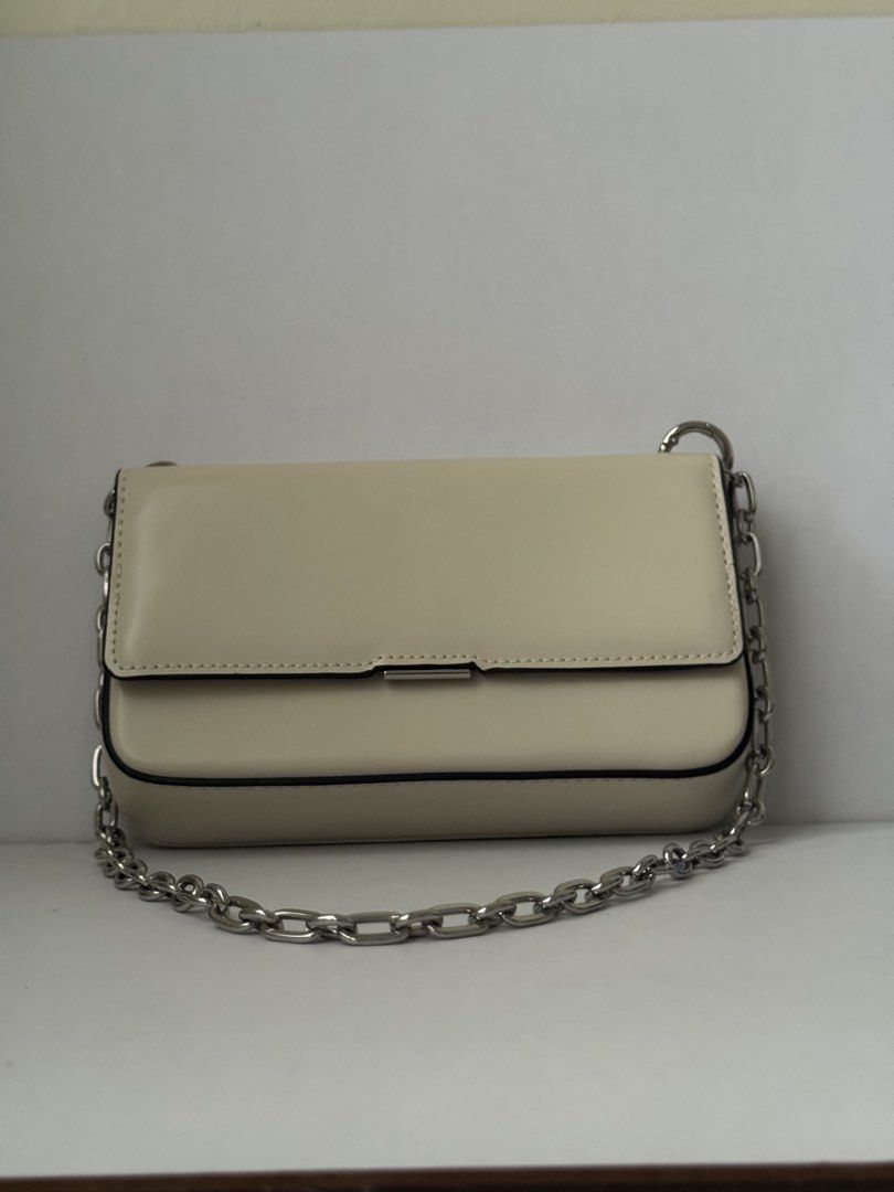 Mango off-white bag clutch (Category: Clutches) located in Davao. Submitted by ninialsalman (Listing ID 1467254641, Image 1). Description: Used once.